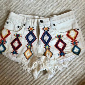 Carmar White Aztec Shorts Size 25